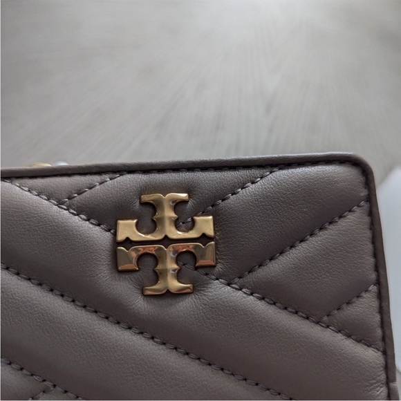 Tory Burch Kira Chevron Bi-Fold Wallet - Picture 4 of 8